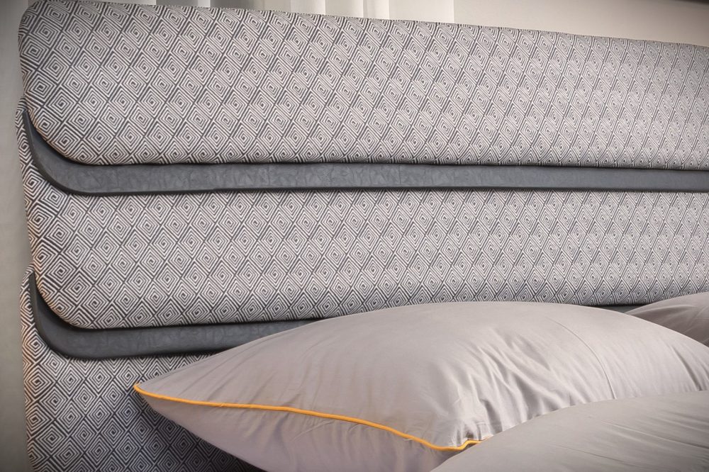 Elegant bed - Image 2